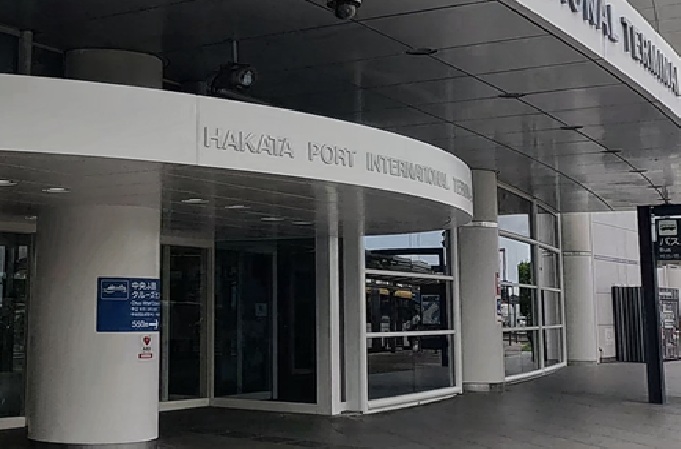 博多港の入り口