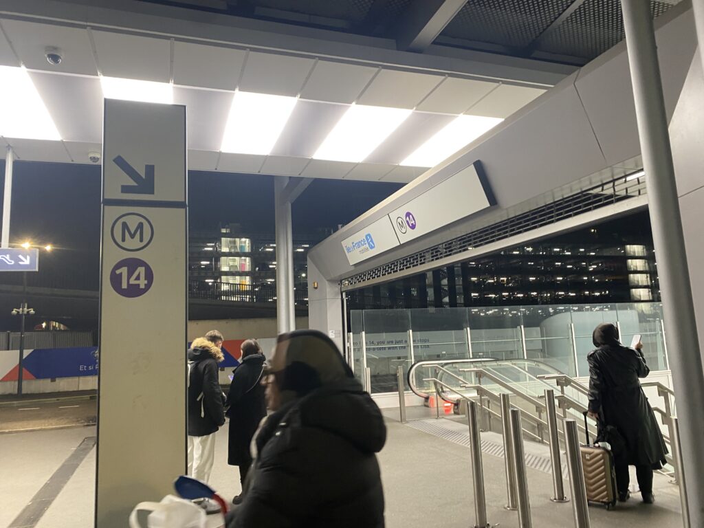 オルリー空港の地下鉄入り口