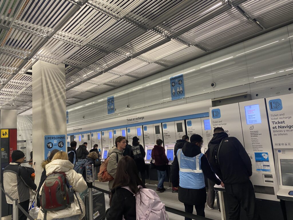 オルリー空港の地下鉄の券売機