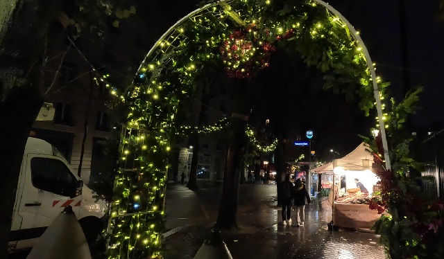 エッフェル塔付近のクリスマスマーケット