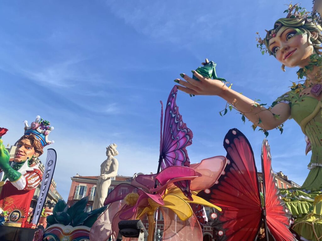 ニースのカーニバルの山車