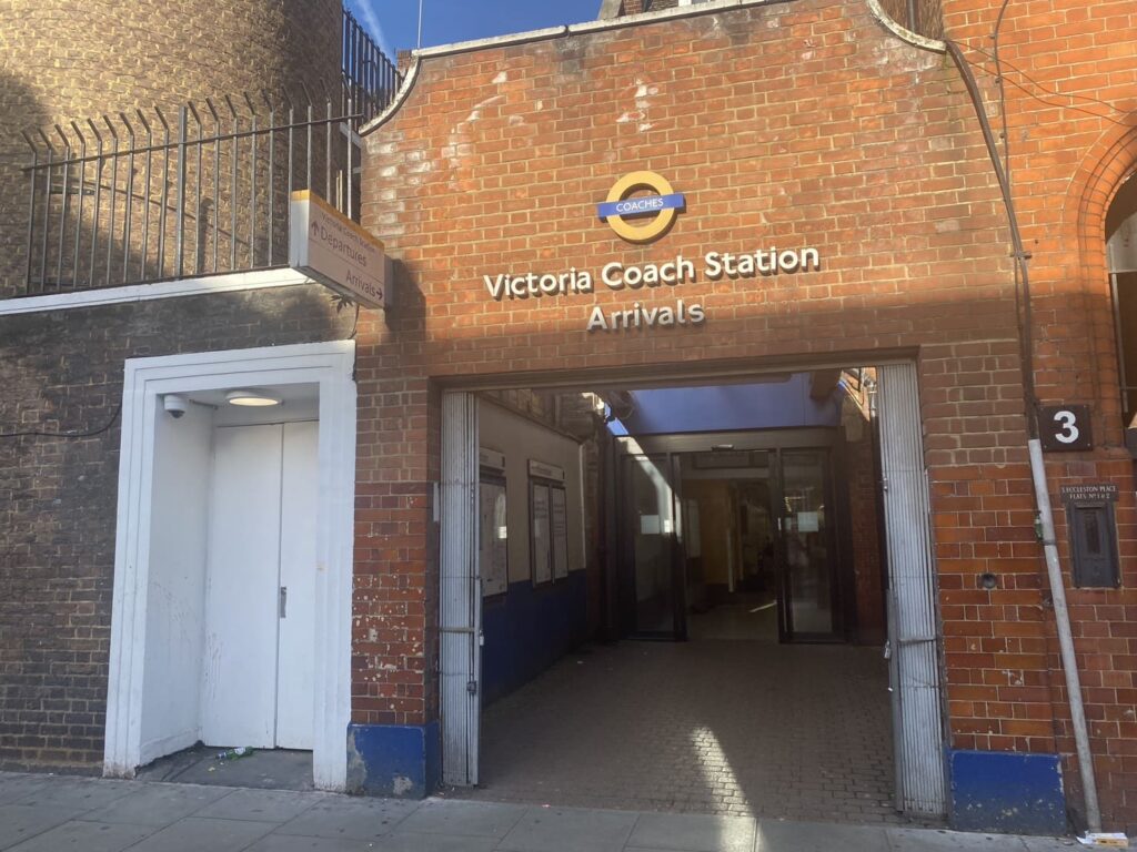 ロンドンのVictoria Coach駅