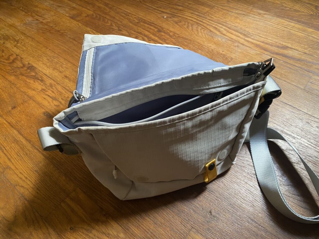 MILESTOのショルダーバッグ