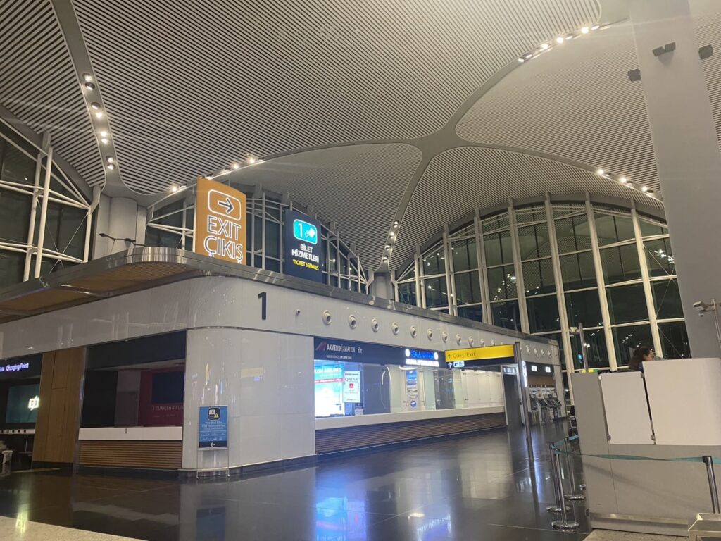 イスタンブール空港のカウンター1
