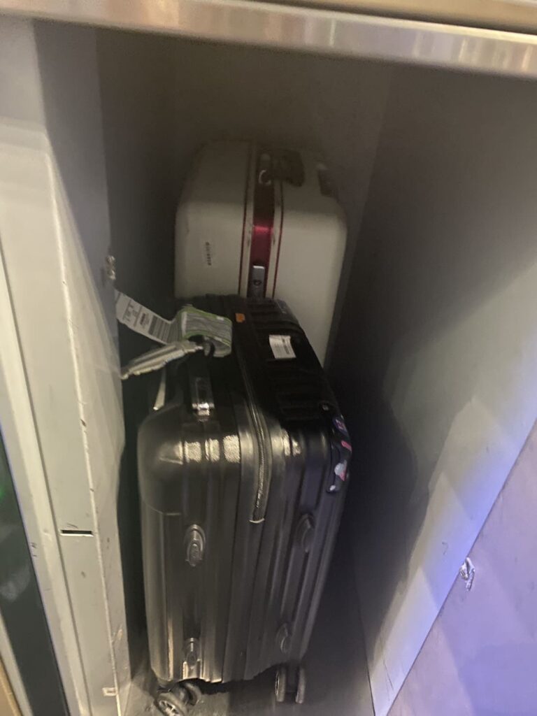 イスタンブール空港のXLサイズのロッカー